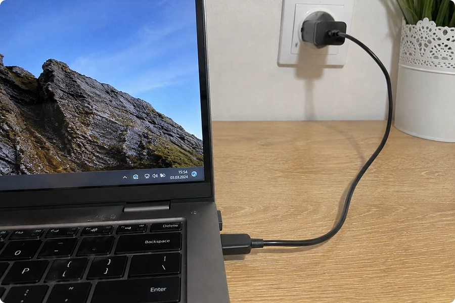 Kabel und Adapter